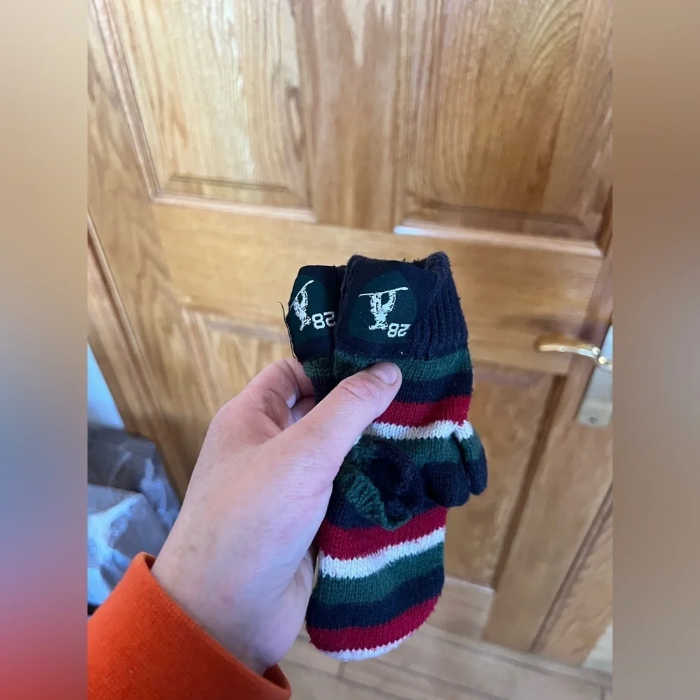 Gymboree - Snow Chillin’ Convertible Striped Knit Mittens w/ Snowboarder Patch